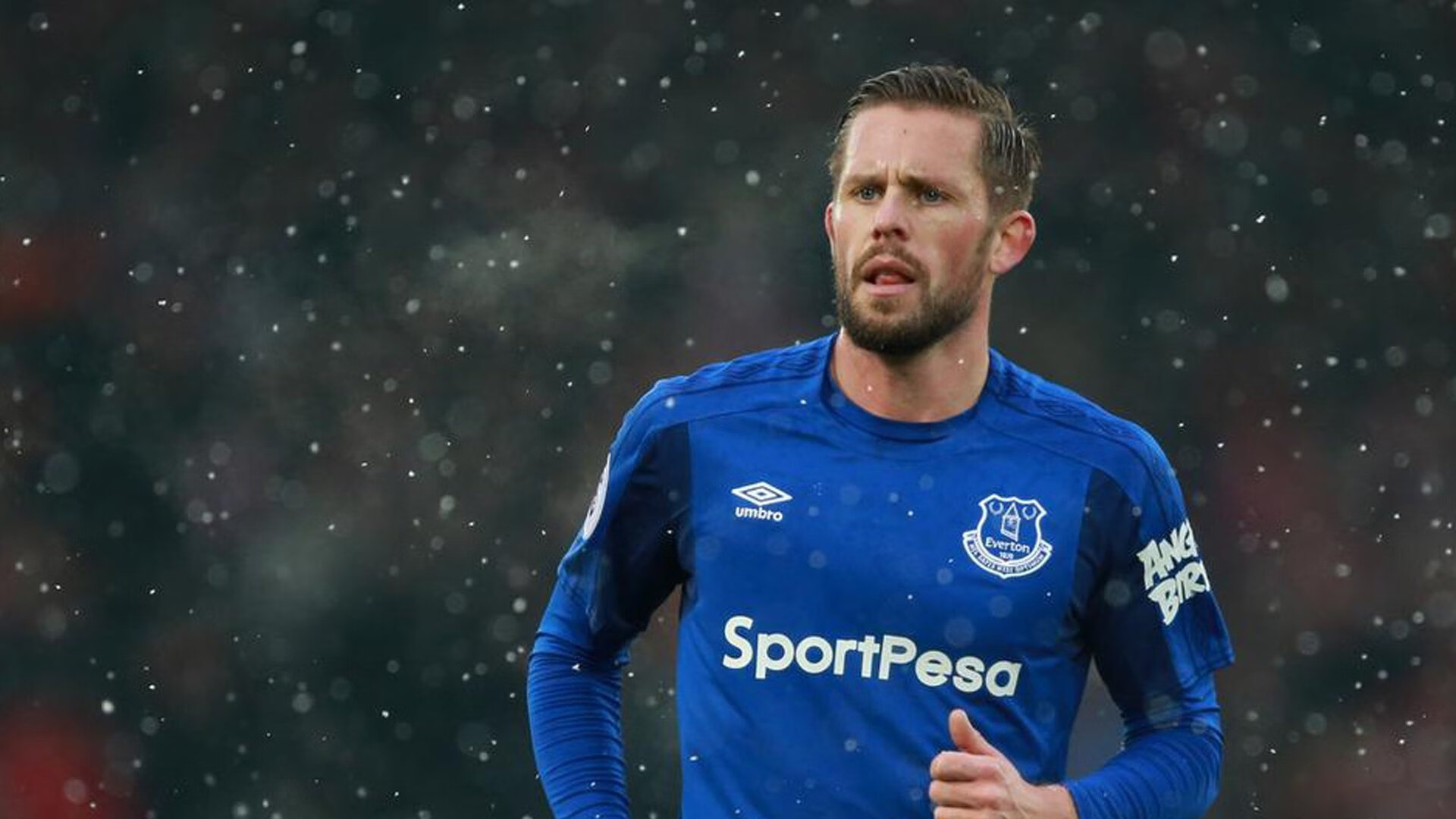 CBA赛场上的囧事频出，球员们也有美好笑容，cba现场喊的什么