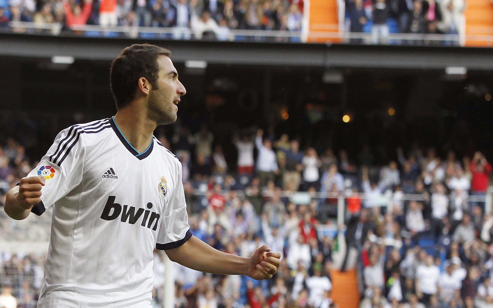 广岛三箭面对强敌，团结一心向前冲，广岛三箭vs东京